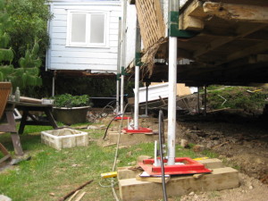 Repiling a house NZ Style - Lifting up the House 